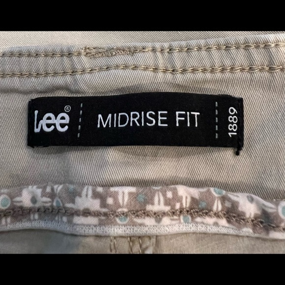Lee Mid Rise Fit size 14 Medium in Khaki color shorts with 10” rise RN #130273. - Picture 5 of 7